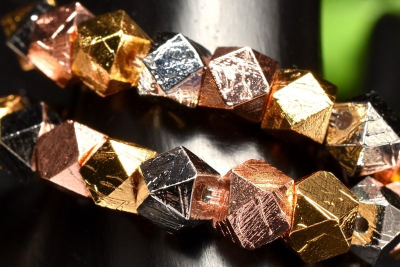 １点物 メテオライト アルタイ隕石 4x4mm MIX キューブカット ブレスレット パワーストーン 天然石 _MA9912 NEXPOTALLINN_EU