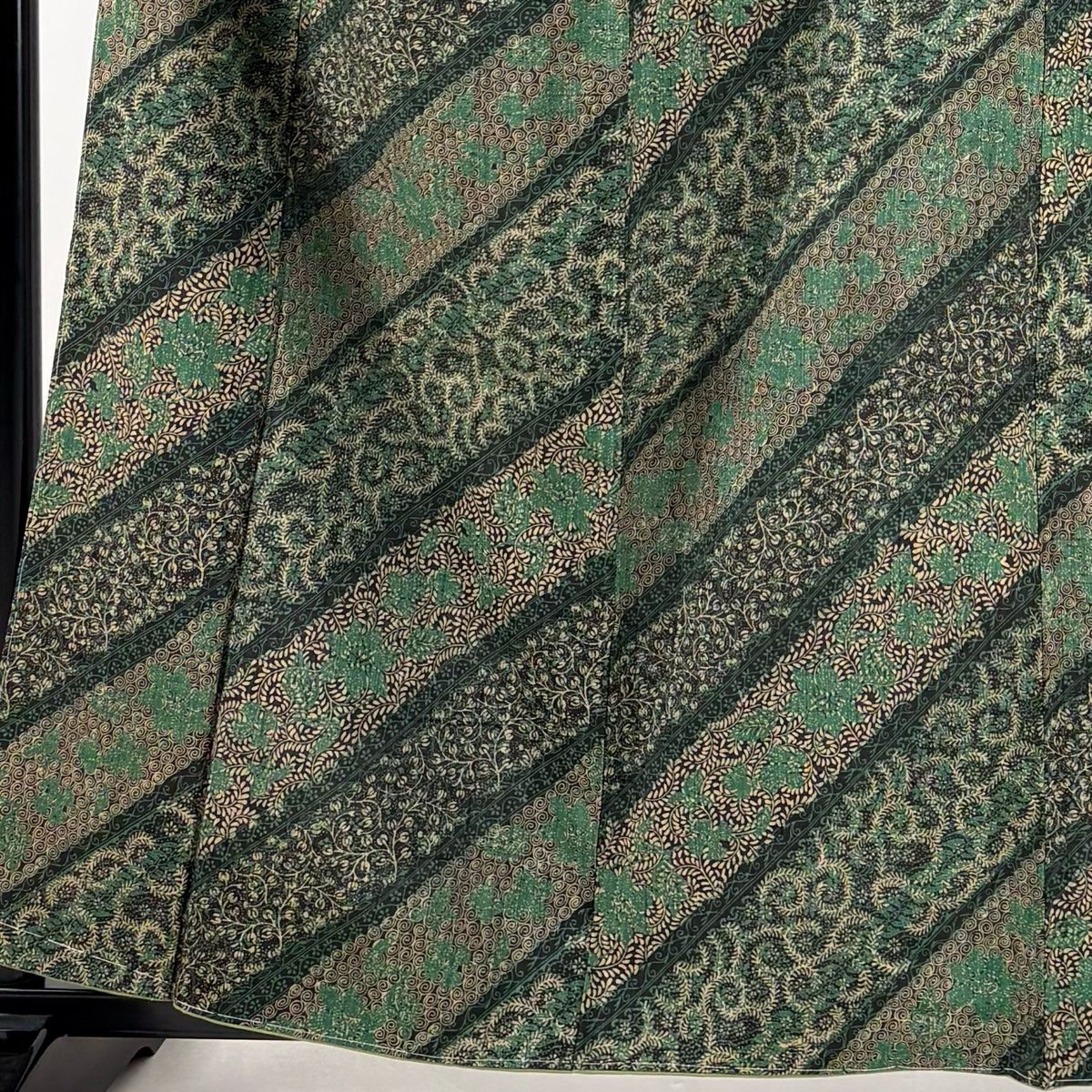 小紋 身丈160cm 裄丈65cm M 袷 紬地 花唐草 斜縞 緑 正絹 秀品
