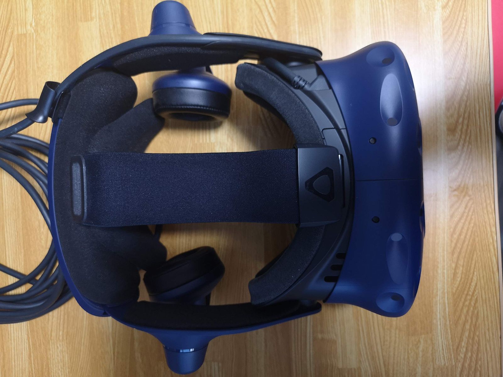 ほぼ新品 HTC VIVE PRO HMD (アップグレードキット) - メルカリ