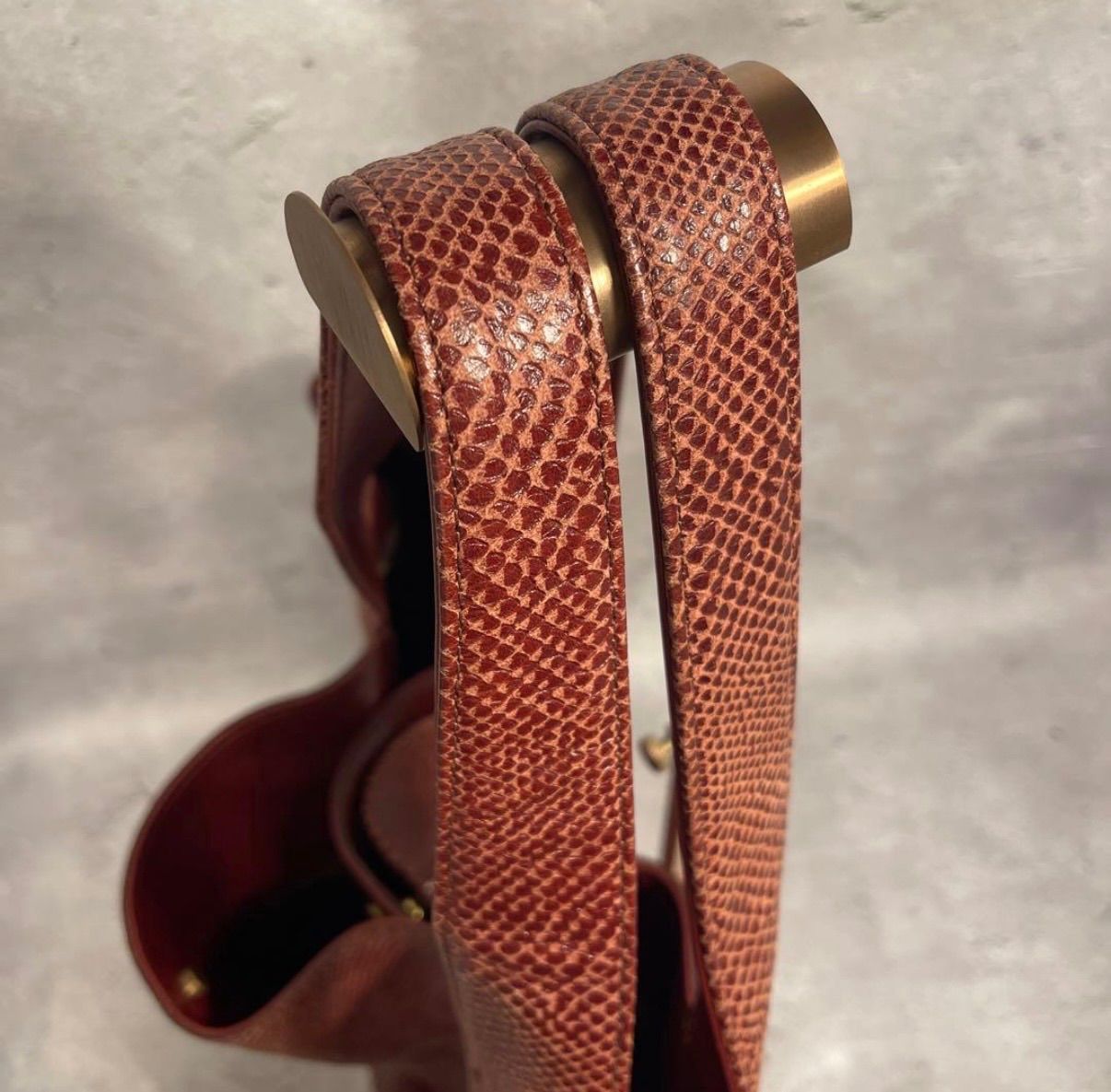 ✨人気✨アニアリ aniary エディターズバッグ スケイルレザー トートバッグ aniary】スケイルレザートート/18-02000（トートバッグ）｜aniary