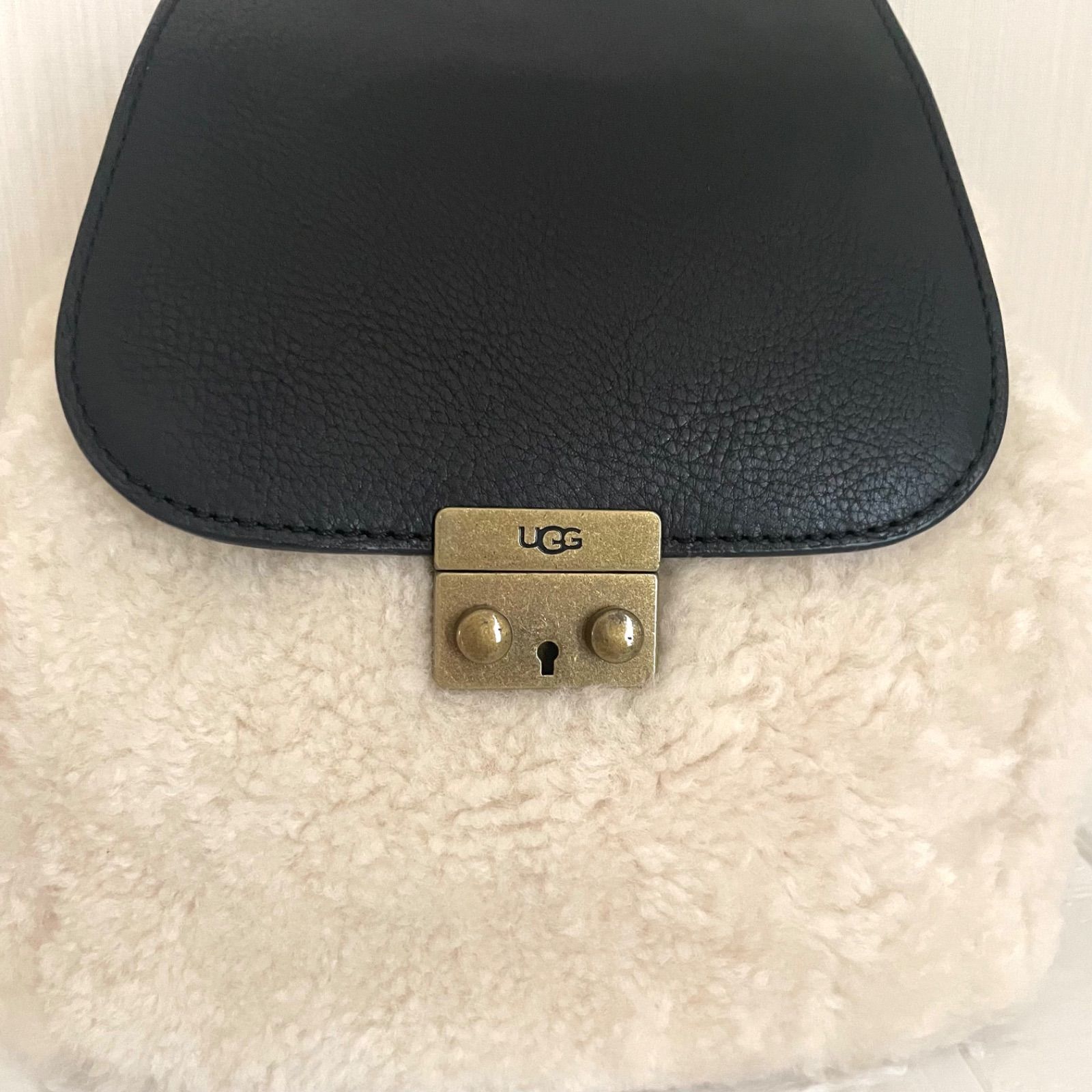 新品同様　UGG アグリュック　モコモコで超可愛い　羊毛綺麗なリュック アグリュック モコモコで超可愛い 羊毛綺麗なリュック - メルカリ