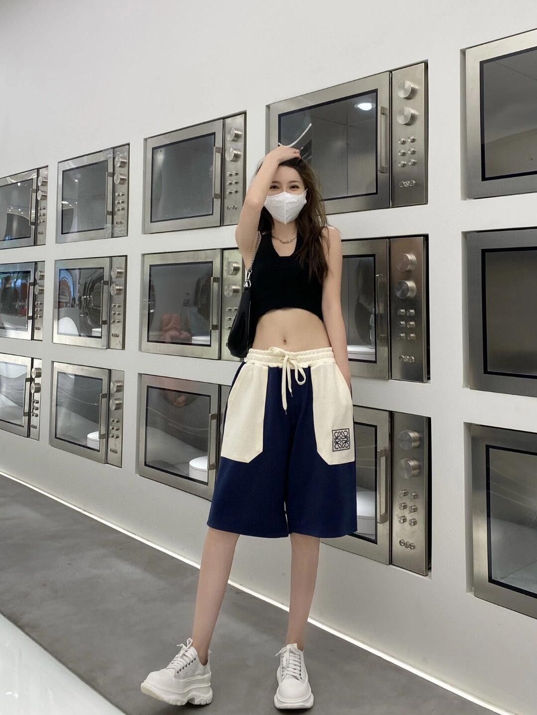 LOEWE ネイビー ショートパンツ