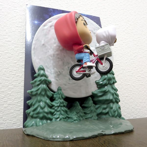 販売 POP! MOMENT ICONS VINYL FIGURE E.T. ELLIOTT & E.T. 【FUNKO