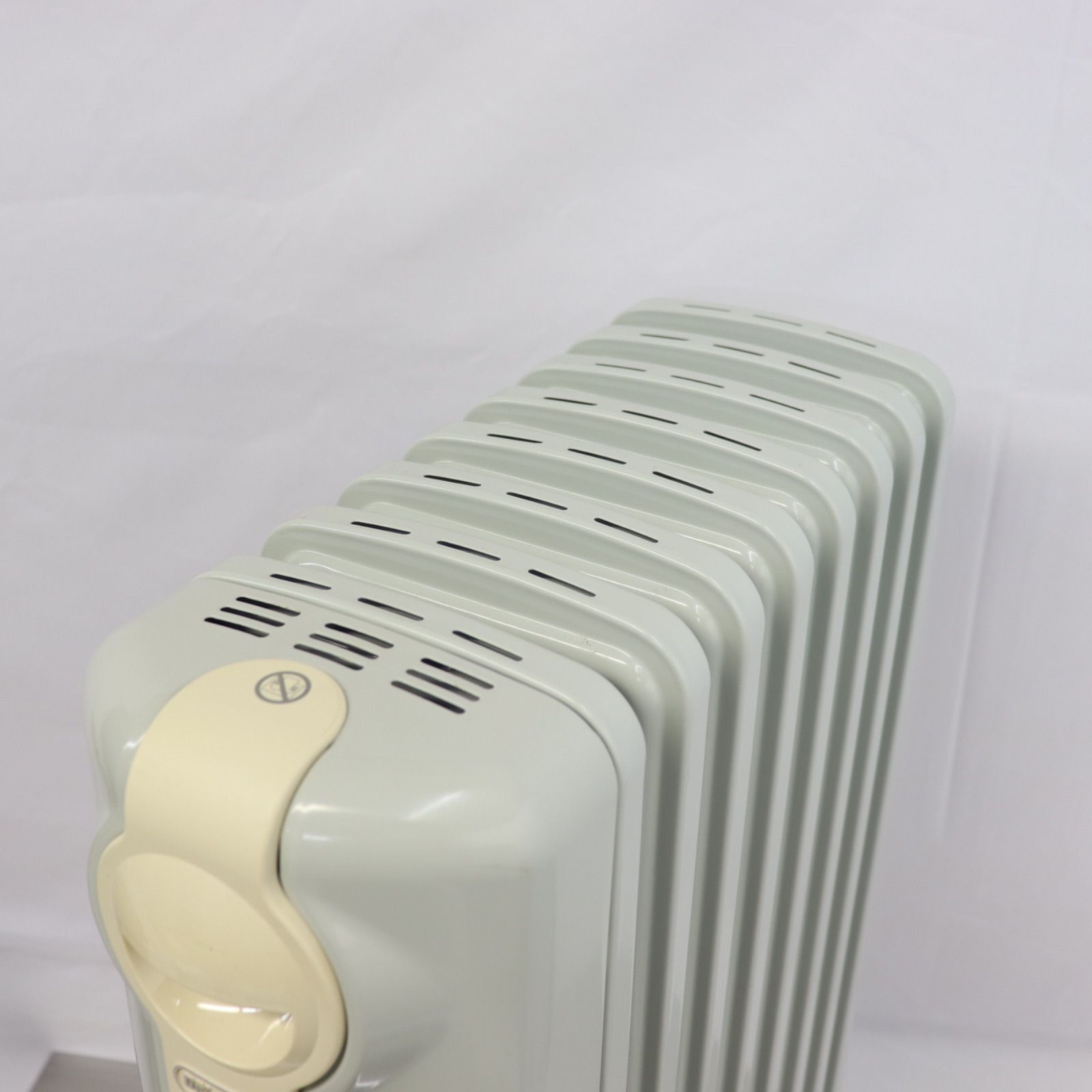 美品】Delonghi デロンギ オイルヒーター JR0812-CR ホワイト 1200W