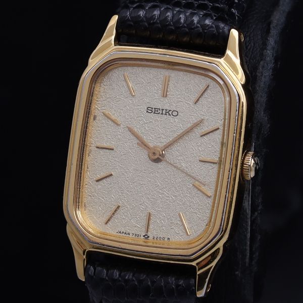 希少 美品 新品電池】2517 SEIKO 腕時計 男女兼用 クォーツ QZ 【公式