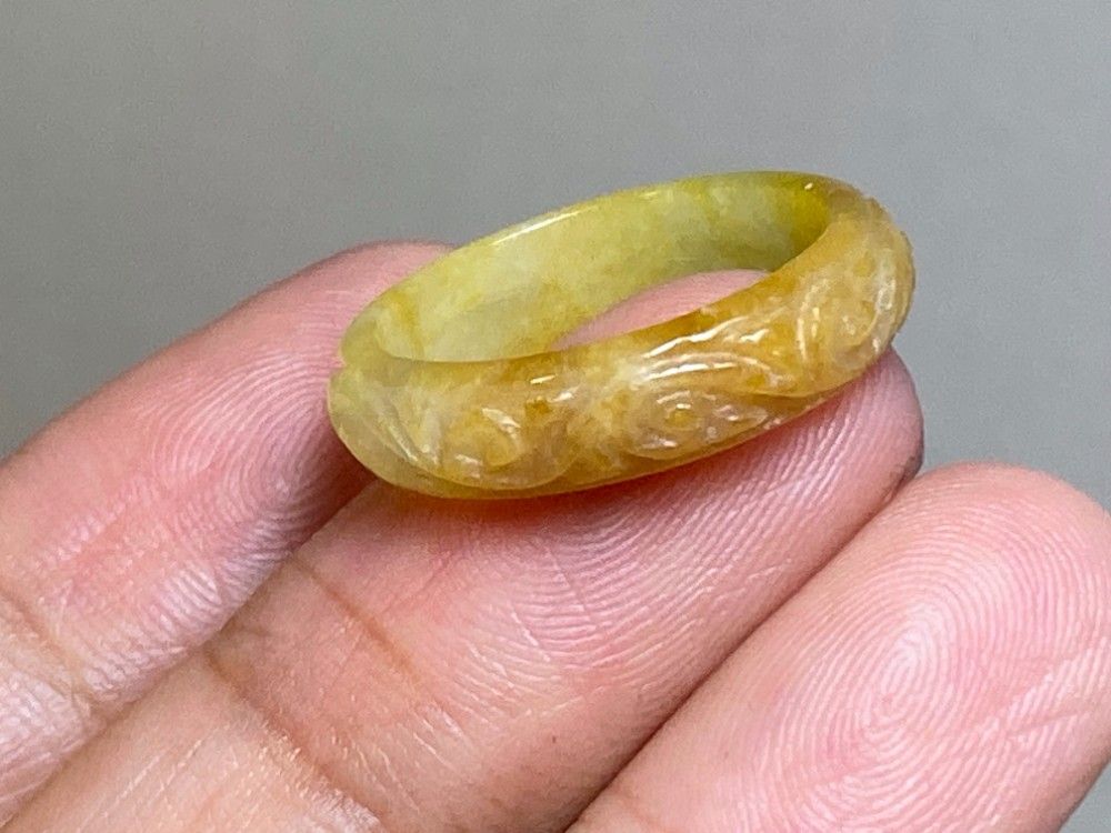 L11-206 氷種 彫花藤草 黄翡翠 13.0号 ミャンマー産 A貨 本翡翠