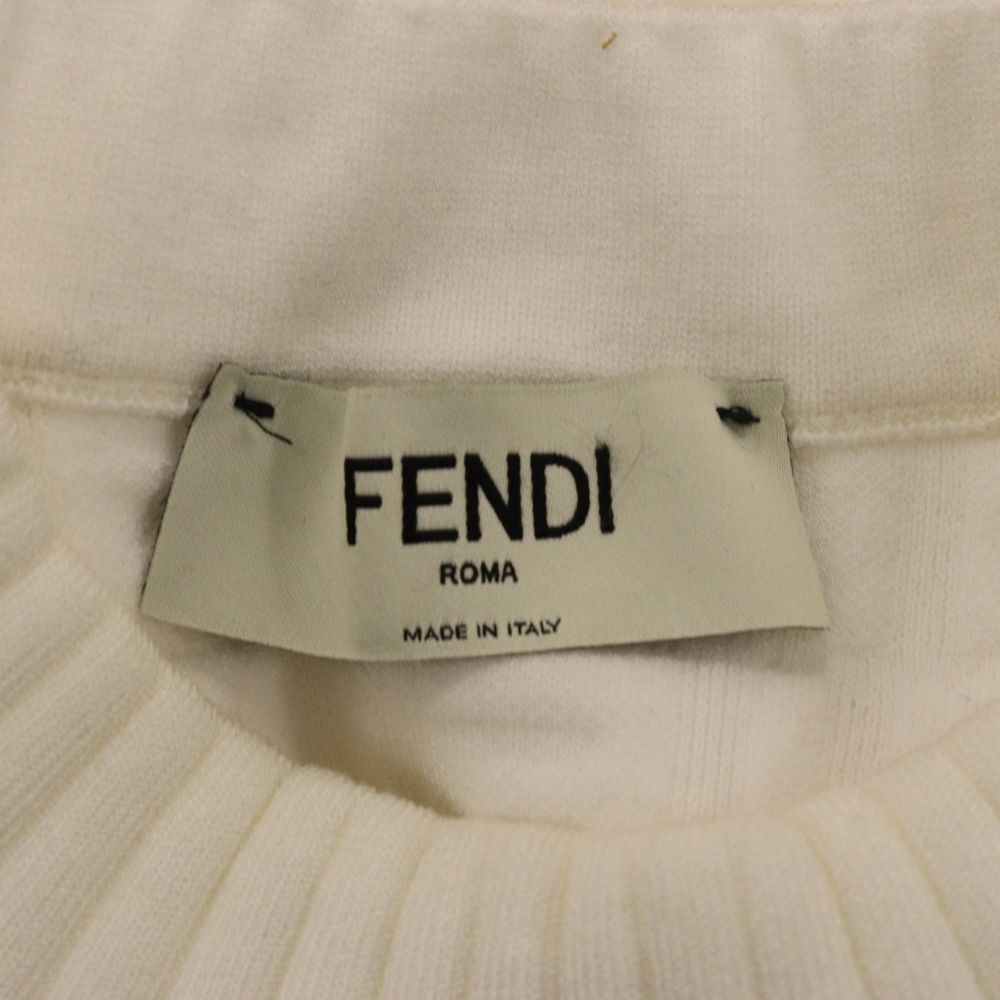 FENDI フェンディ Emboss Crewneck ズッカ柄 エンボス クルーネックスウェットトレーナー レディース ホワイト FZX810 FENDI フェンディ Emboss Crewneck ズッカ柄 エンボス クルー