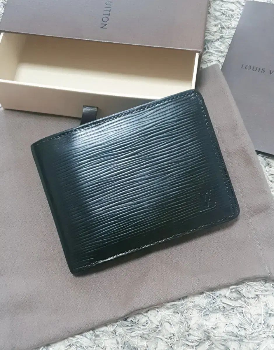Louis Vuitton ルイヴィトン エピ 二つ折り財布