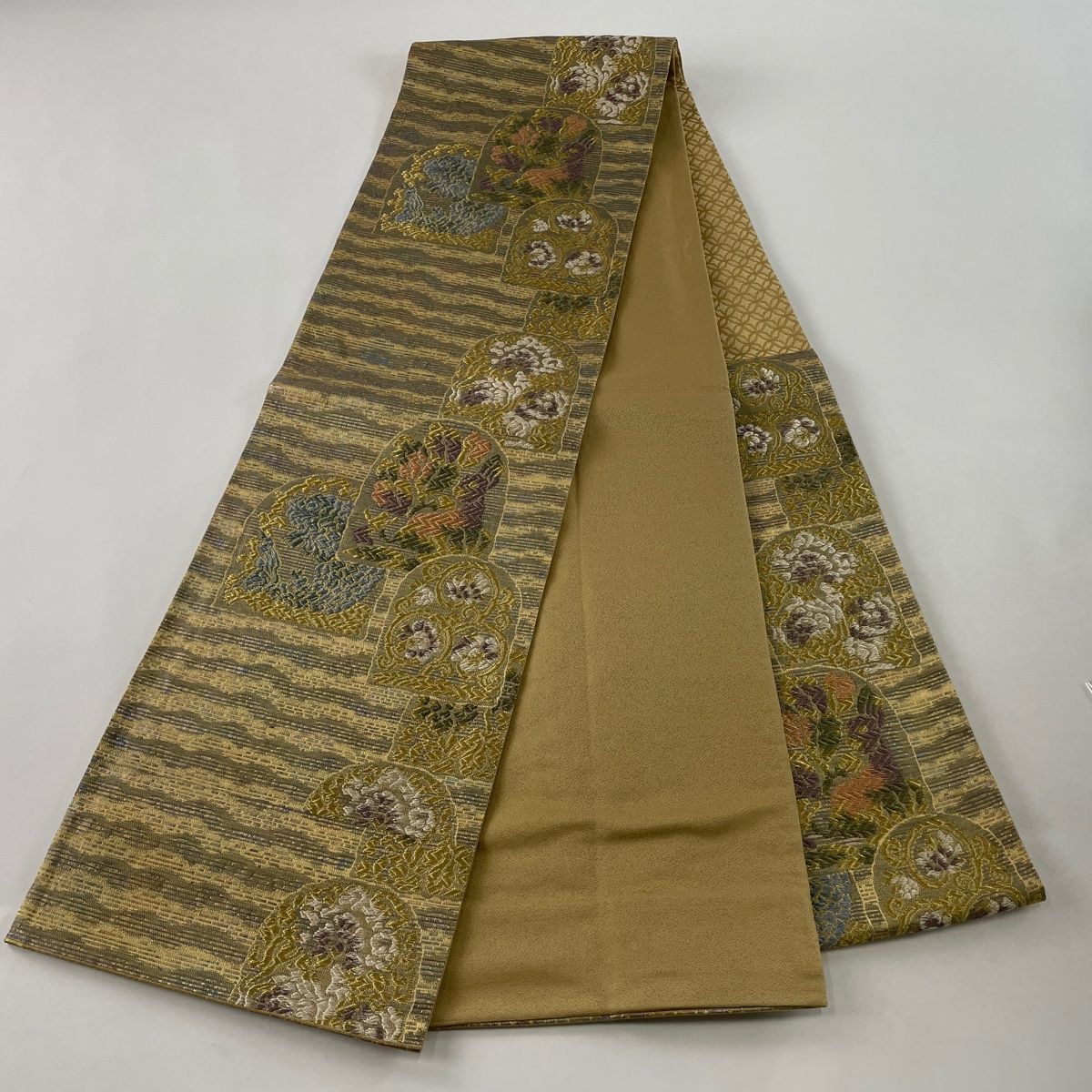 バイセル 着物 名品 袋帯 薄紫 紬地 華文 亀甲 花菱 汕頭刺繍 染分け お太鼓柄 正絹 ☆☆☆☆ 袋帯 ｜ 中古着物・帯・和装小物 ｜ バイセル オンライン