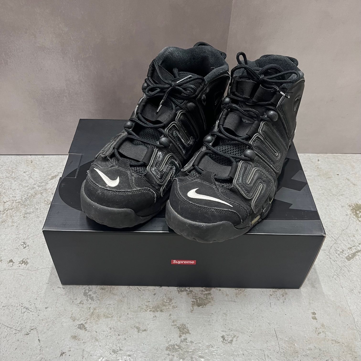 Nike air more uptempo x supreme black hotsell