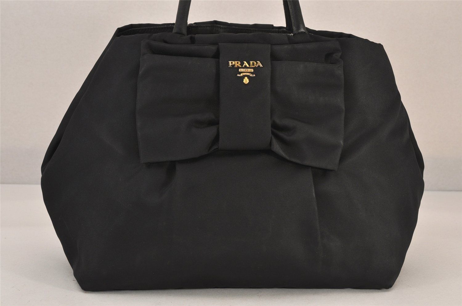 未使用に近い 極美品 PRADA フィオッコ リボン ハンドバッグ ナイロン 黒 PRADA プラダ フィオッコリボン ナイロン レザー ハンドトート