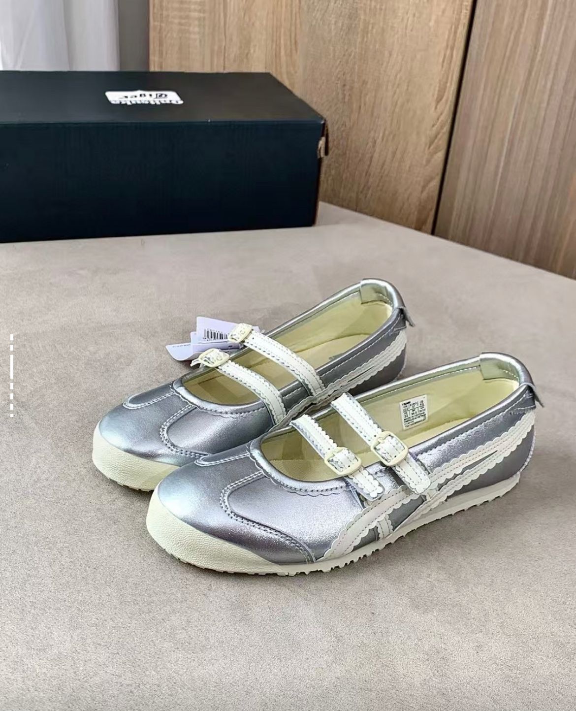 新品未使用 Onitsuka Tiger MEXICO 66 TGRS シルバー25ss 22