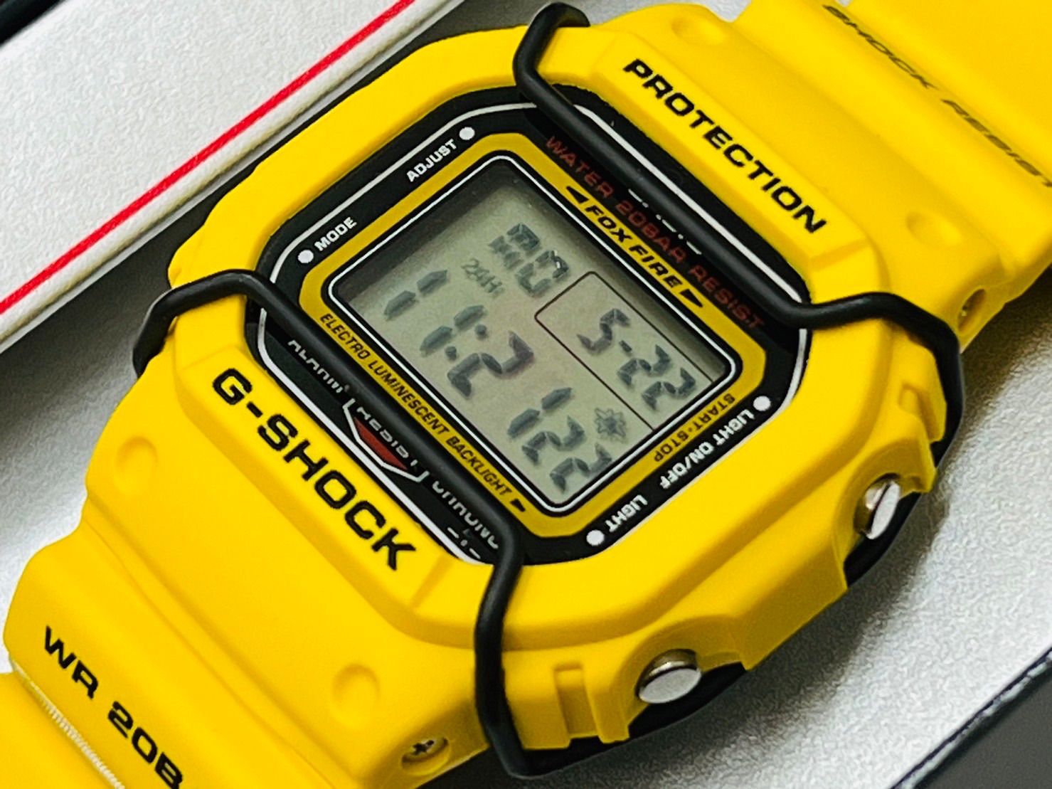 激安の フェアリーチャーム黄色 DW-5600VT-9T スピード G-SHOCK 時計 ...