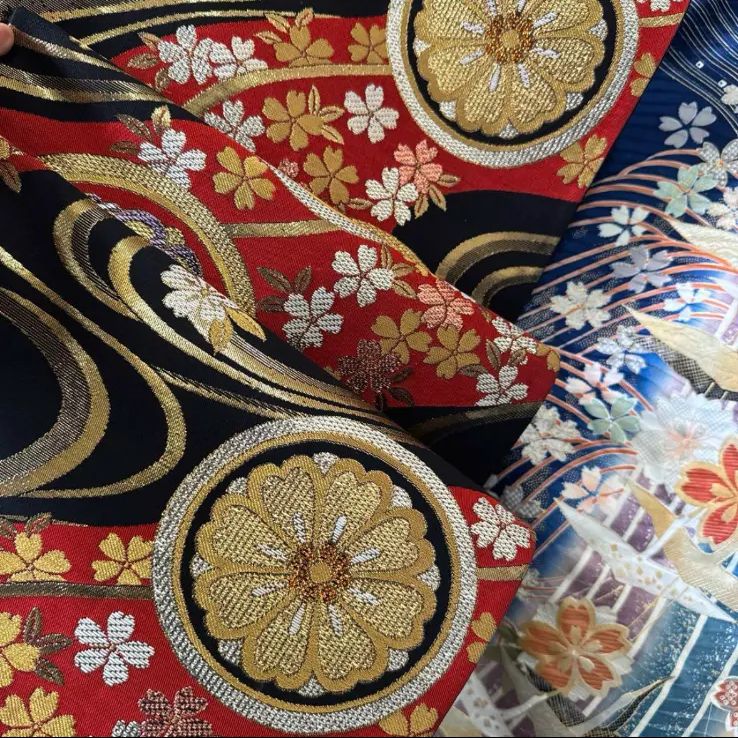 振袖フルセット(7点)・濃紺・古典柄・飛鶴・金駒刺繍・舞桜・正絹 振袖フルセット(7点)・古典柄・金駒刺繍・飛鶴・枝垂れ桜・菊