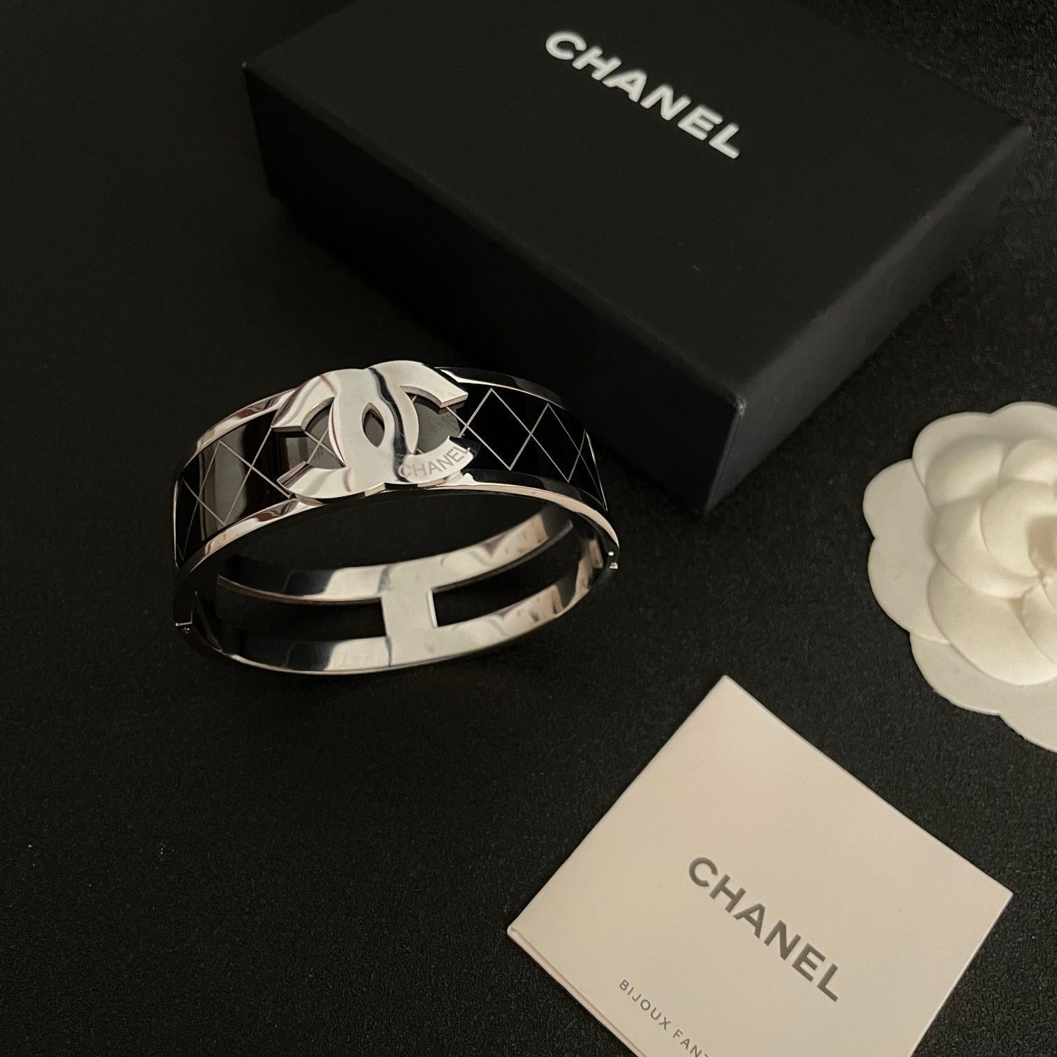 【最新作♡2025SS】存在感抜群! CHANEL ブレスレット エクストレ ドゥ シャネル N°5 ブレスレット ベージュゴールド