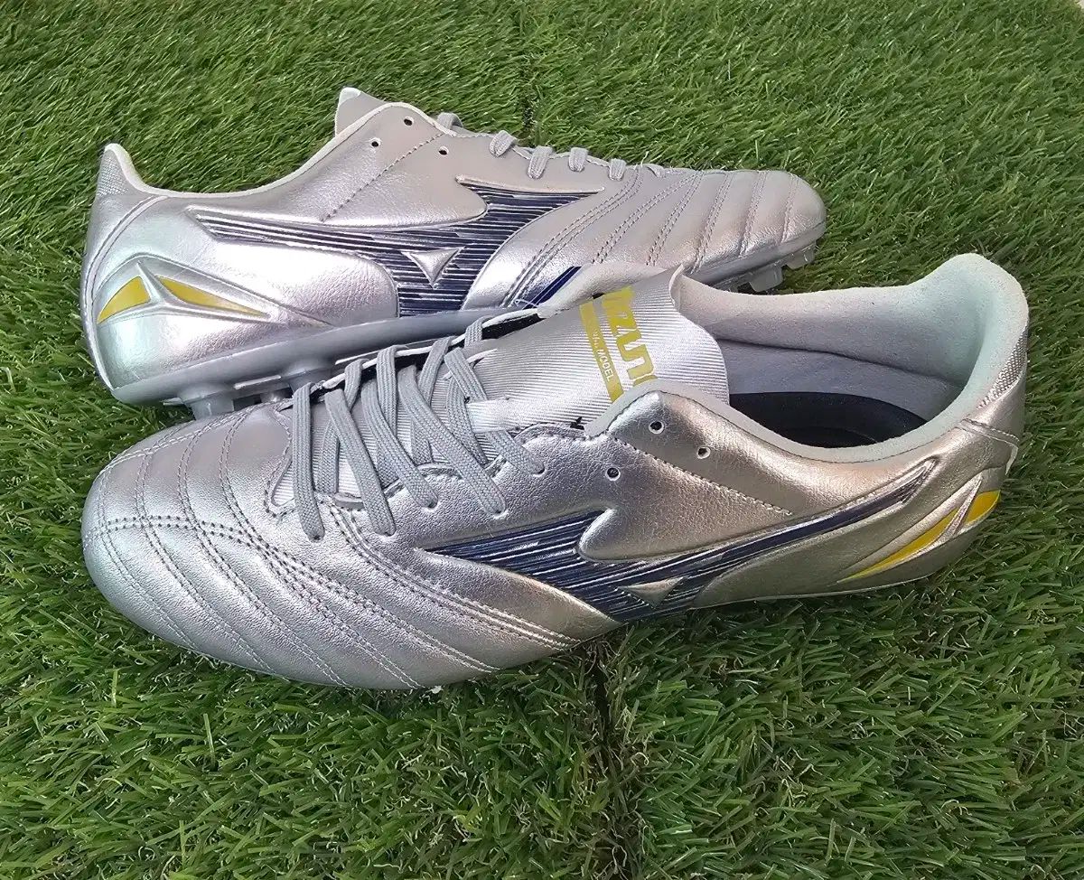 モレリアネオ4β Elite プラチナムシルバー日本未発売（2025.5当時） モレリアネオ4β Elite プラチナムシルバー日本未発売（2025.5当時