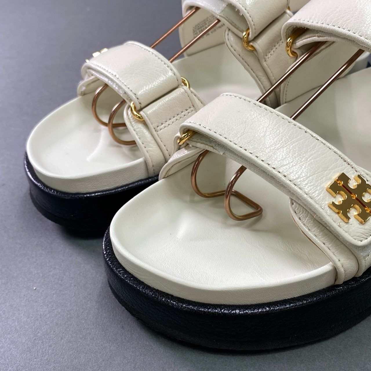 TORY BURCH ホワイトサンダル 7M 【公式通販】