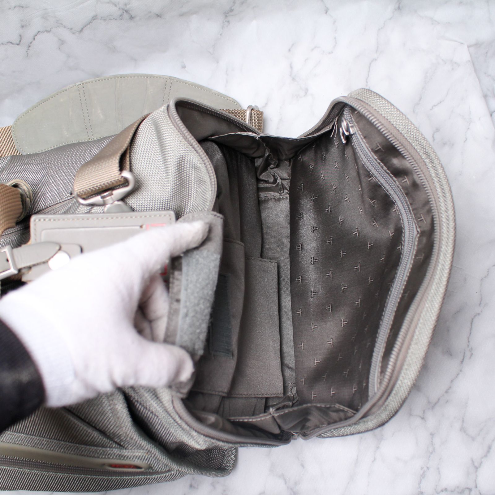 【極希少】トゥミ スポーツ ダッフルバッグ 22150S4 2way 大容量 灰 極希少】トゥミ スポーツ ダッフルバッグ 22150S4 2way 大容量