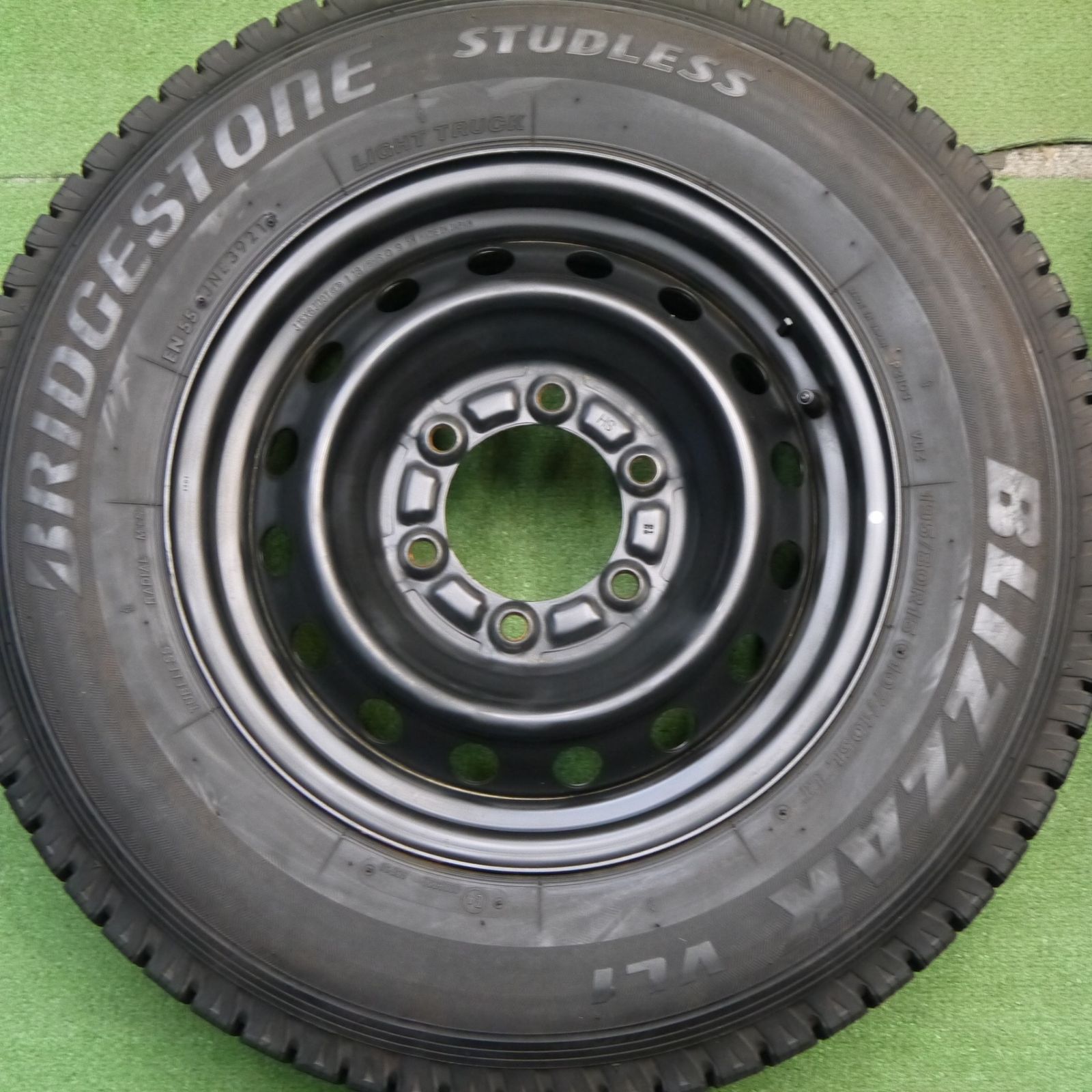 送料無料]バリ溝！21年！9.5分以上☆スタッドレス 175/65R15