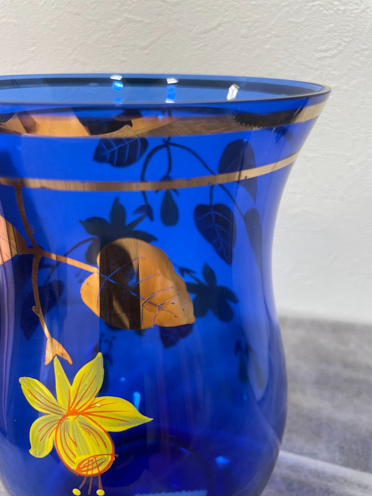 【9640】未使用 ボヘミアガラス 花瓶 高さ約23cm 青 ブルー 花柄 花器 フラワーベース 置物 インテリア オブジェ 箱付き 現状品 長期保管品