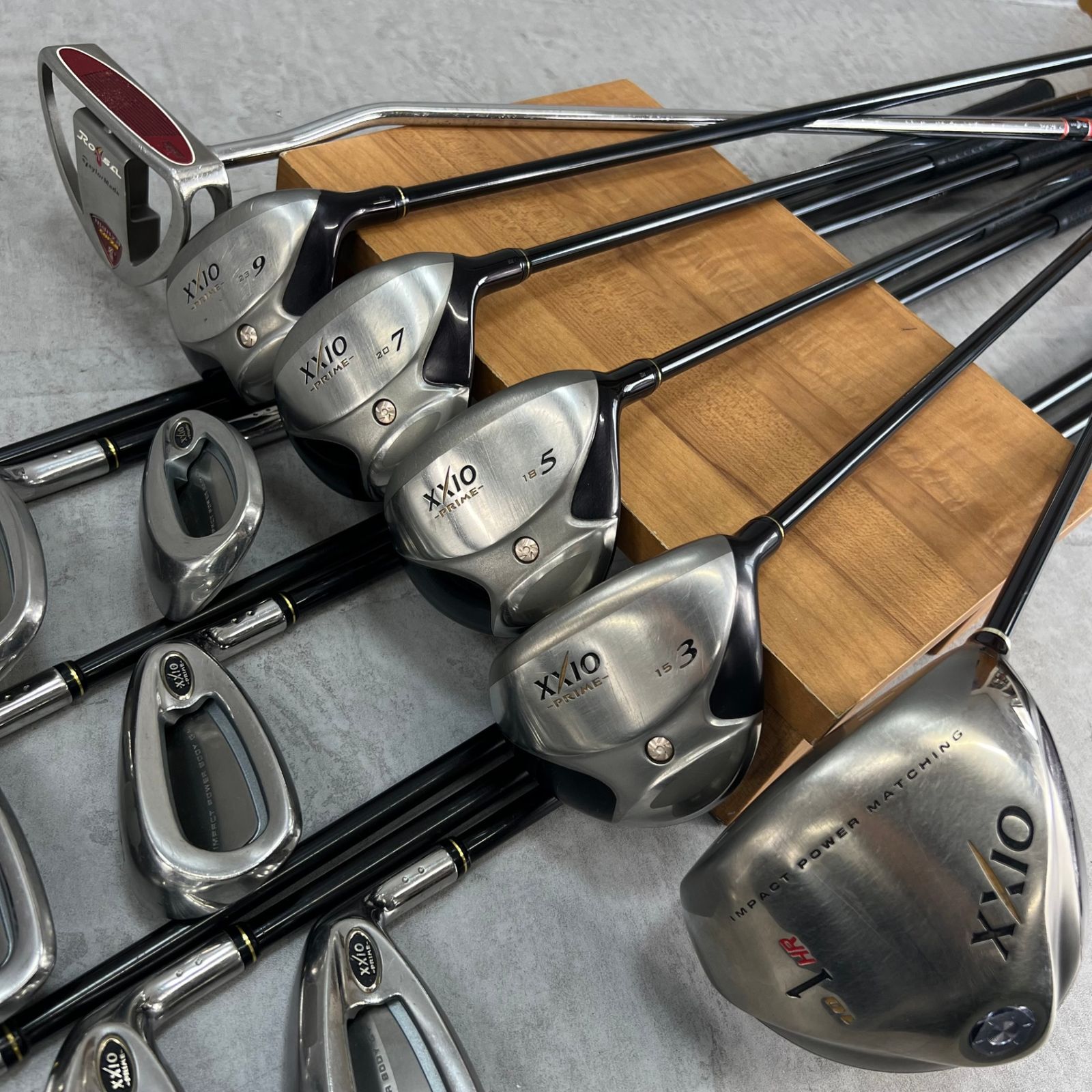 ゼクシオ オジオ メンズゴルフ14本セット カーボン 右利き用