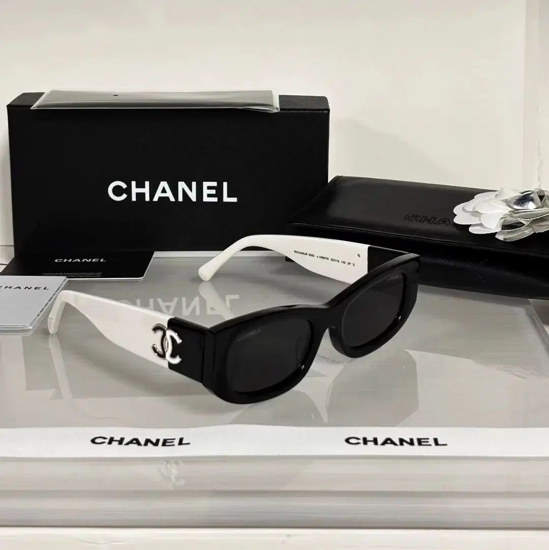 は*か様 希少❗️CHANEL シャネル ブラック サングラス ケース付き レア CHANEL ブラック サングラス ケース付き - メルカリ