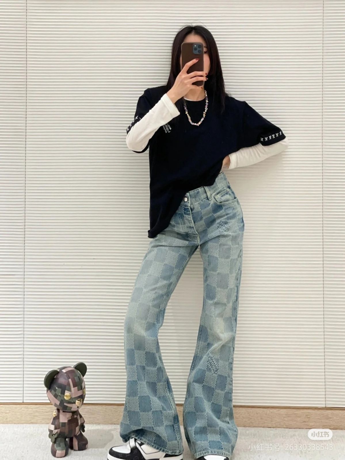 ルイ ヴィトン LOUIS VUITTON チェッカーボード柄のジーンズ 喇叭型パンツ
