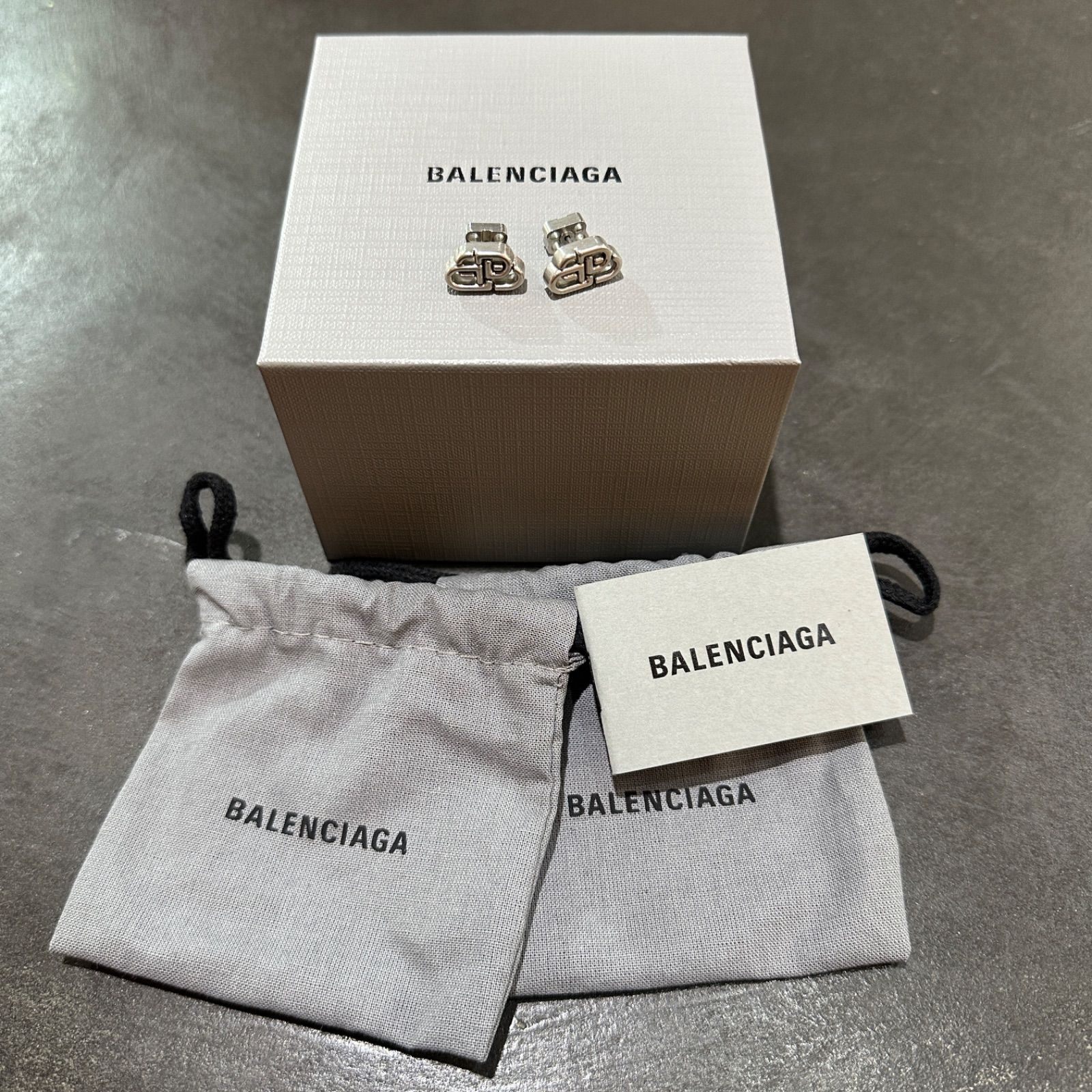 参考上代58300円 BALENCIAGA BB XS STUD ピアス イヤリング バレンシアガ シルバー 471M6