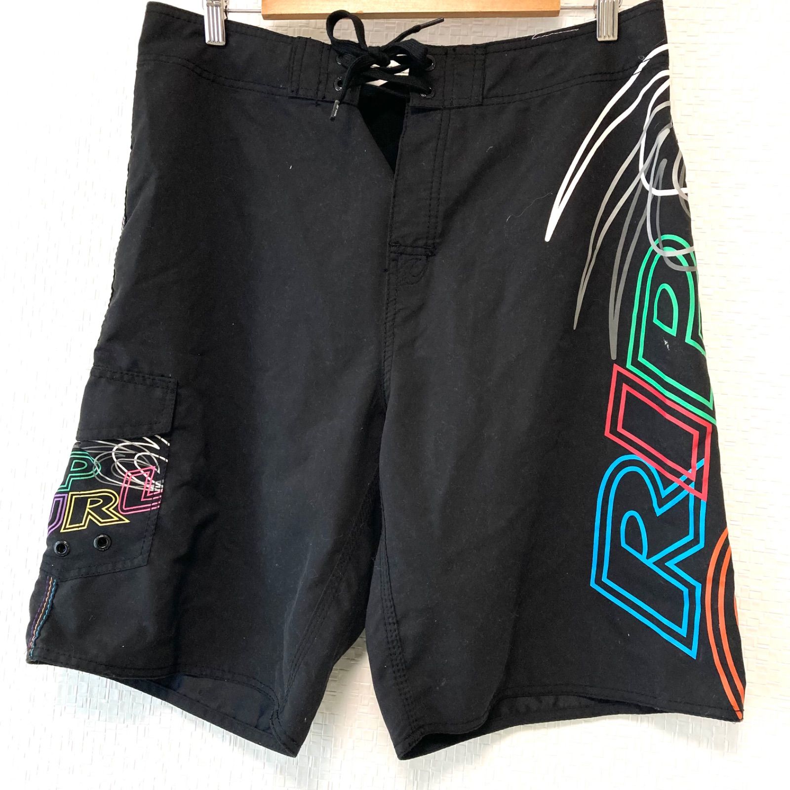 【RIP CURL】リップカール サーフ パンツ 水着 海パン スイム ウェア ハーフパンツ 夏 プール リゾート ストリート ロゴマーク ブラック 黒 メンズ 男性 サイズ34／M8541UU