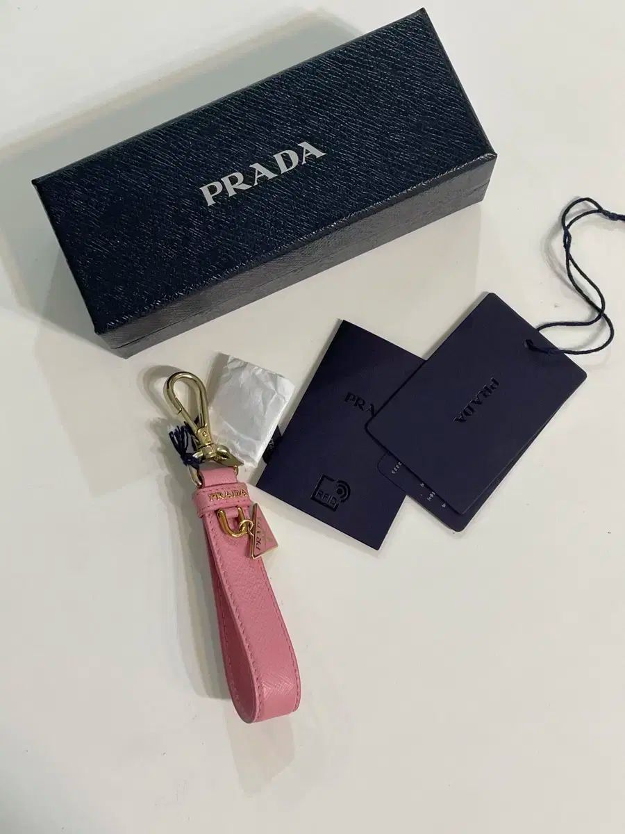 Prada プラダ サフィアーノ キーリング