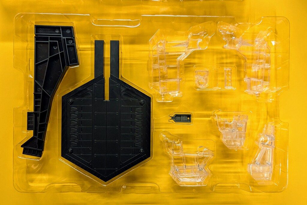 短翌日配送。 BANDAI SPIRITS DX超合金 劇場版 VF-1S ストライクバルキリー 一条輝機 メカニックエディション おまけ付き