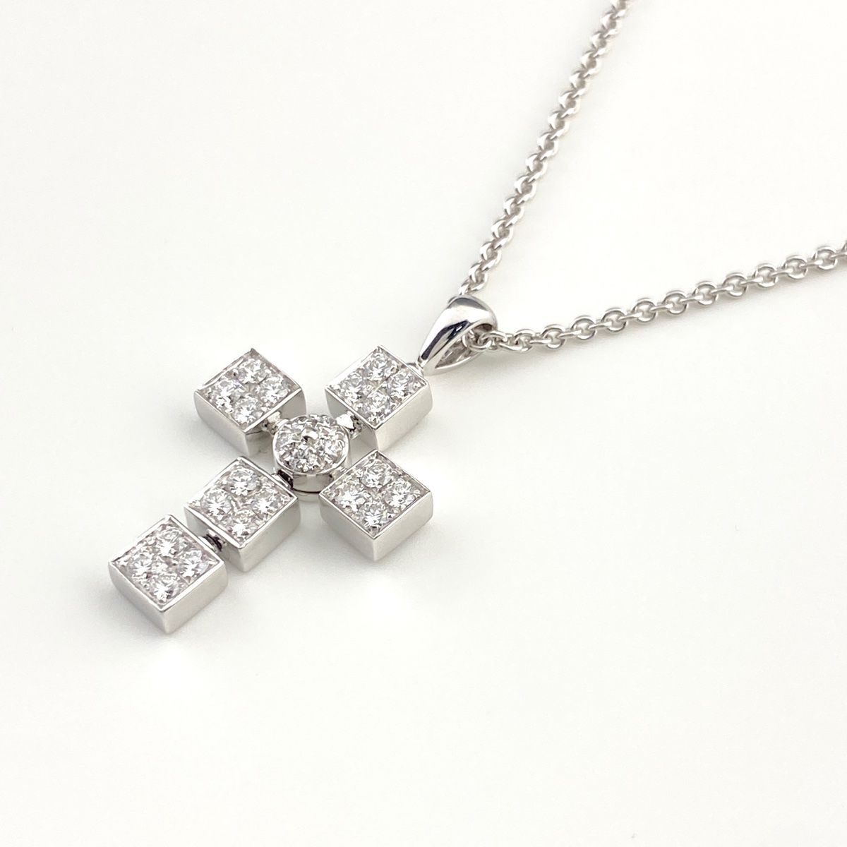 ブルガリ BVLGARI ルチア ラテンクロス ネックレス ペンダント メレダイヤ ネックレス 750 ダイヤモンド