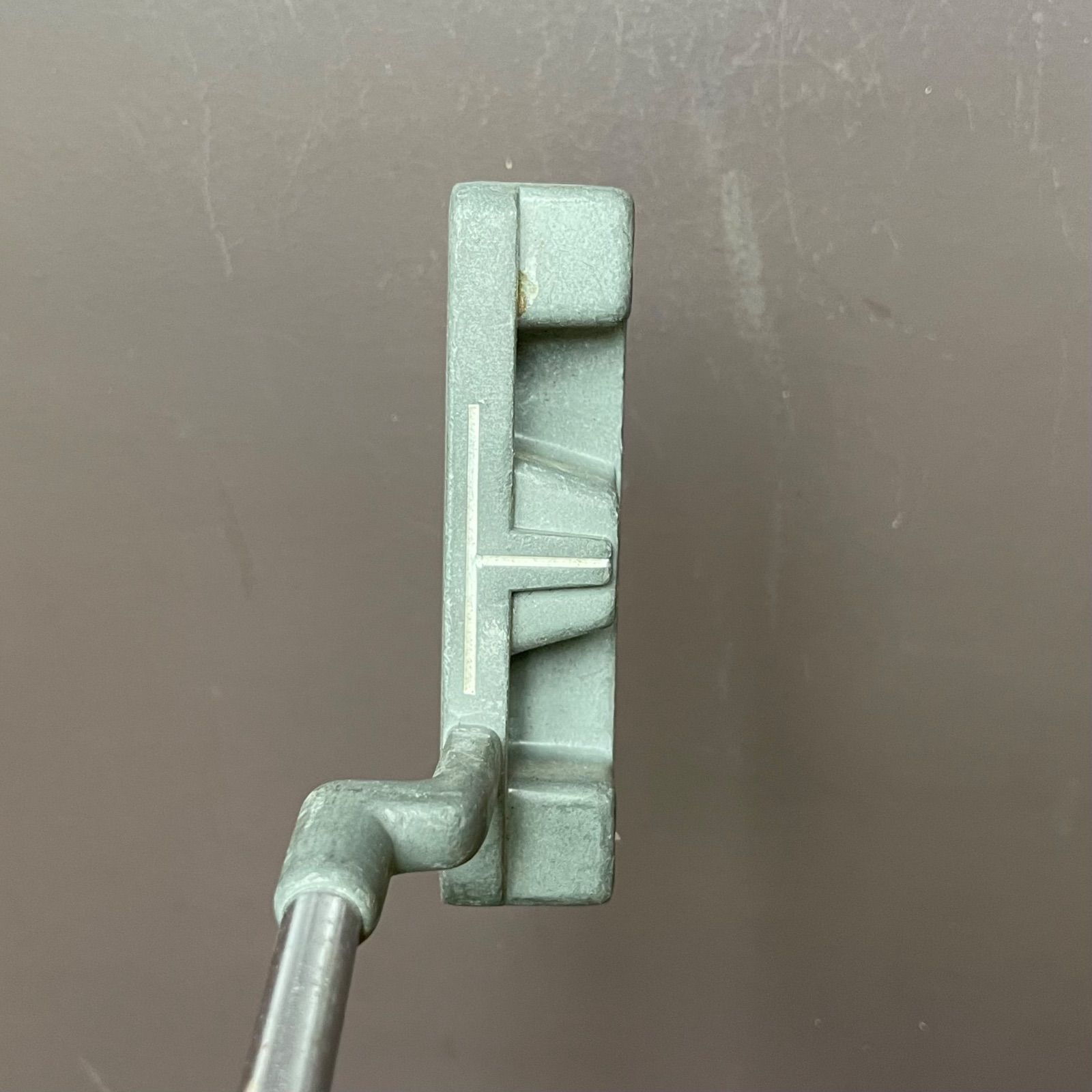 没入感のある 57-2610-9 T 再入荷 送料込み Axaline パター T ライン 34.5インチ 簡単に構えられて転がりも良いパターです