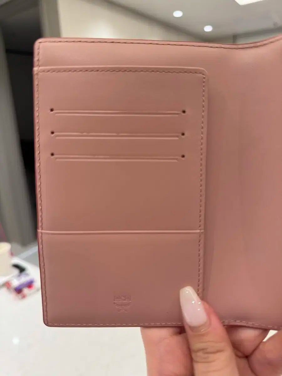 MCM ウサギデザイン パスポートケース　ピンク MCM ピンク うさぎ パスポートケース - メルカリ