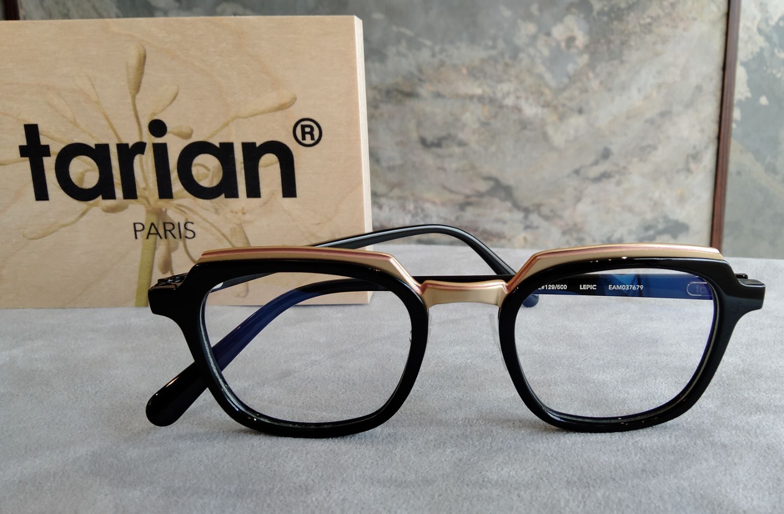 tarian PARIS（タリアン）』「LEPIC‐Black/Gold」 EAM037679 ［男女