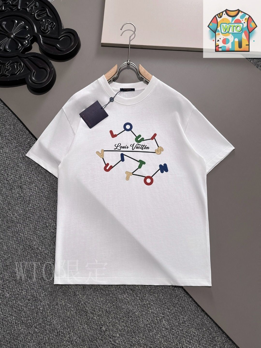 今日特価】Louis Vuitton 2025 Print Short-Sleeved T ルイ