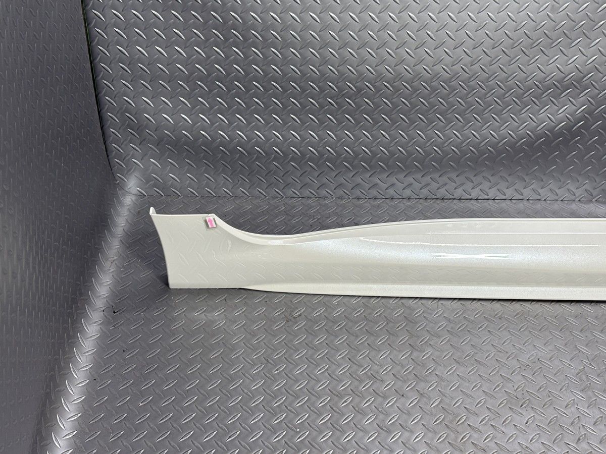 純正 サイドステップ右