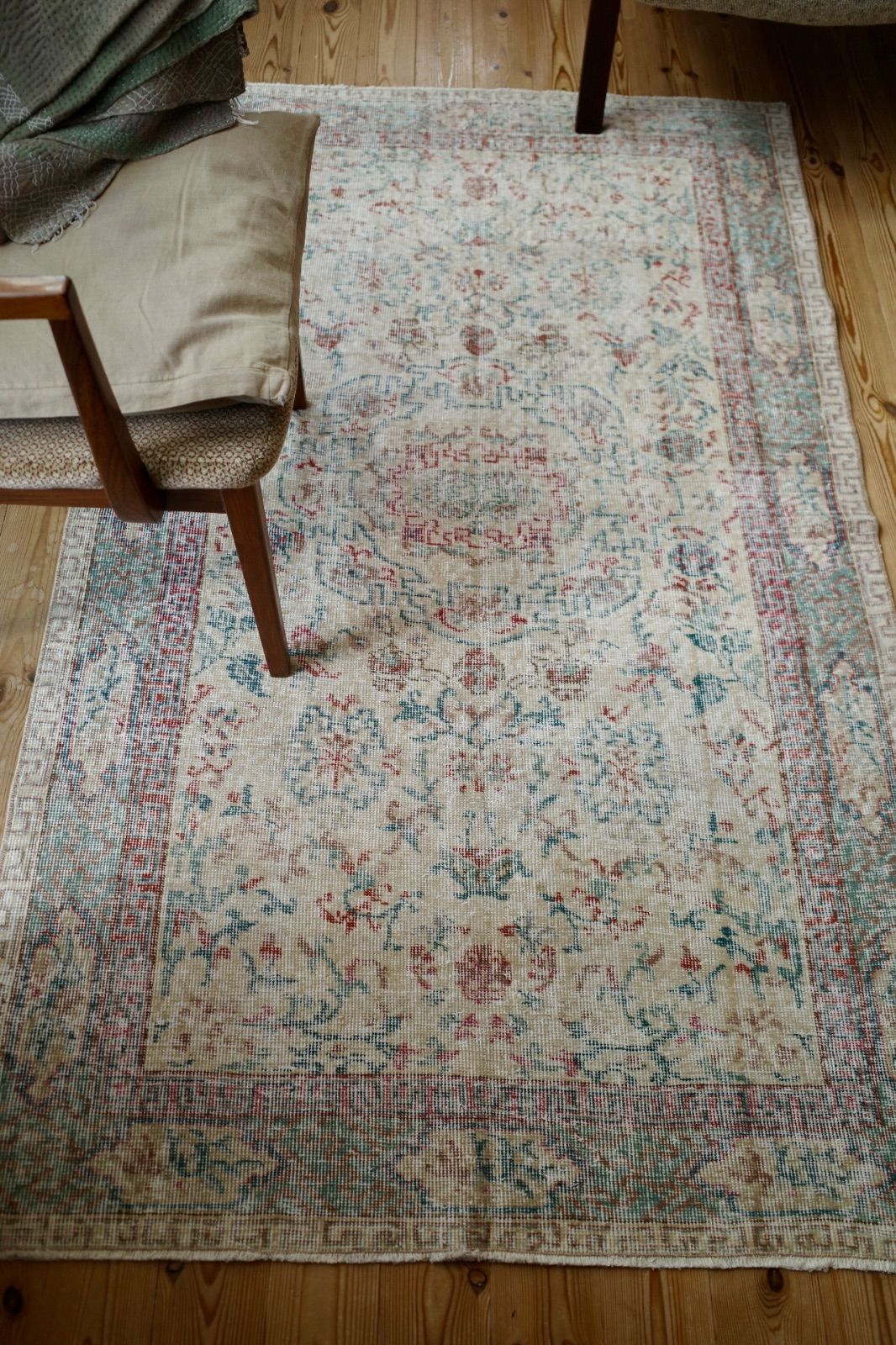 シノワズリ　213×110 トルコヴィンテージラグ　ペールカーキ トルコラグ シノワズリ 213×110 トルコヴィンテージラグ ペールカーキ トルコラグ