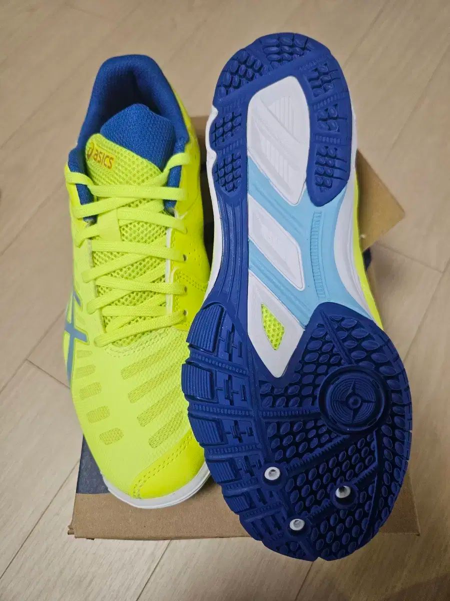 卓球 シューズ アシックス 青 卓球 asics アシックス アタックス 2 インドアシューズ 卓球シューズ 235サイズ 出品