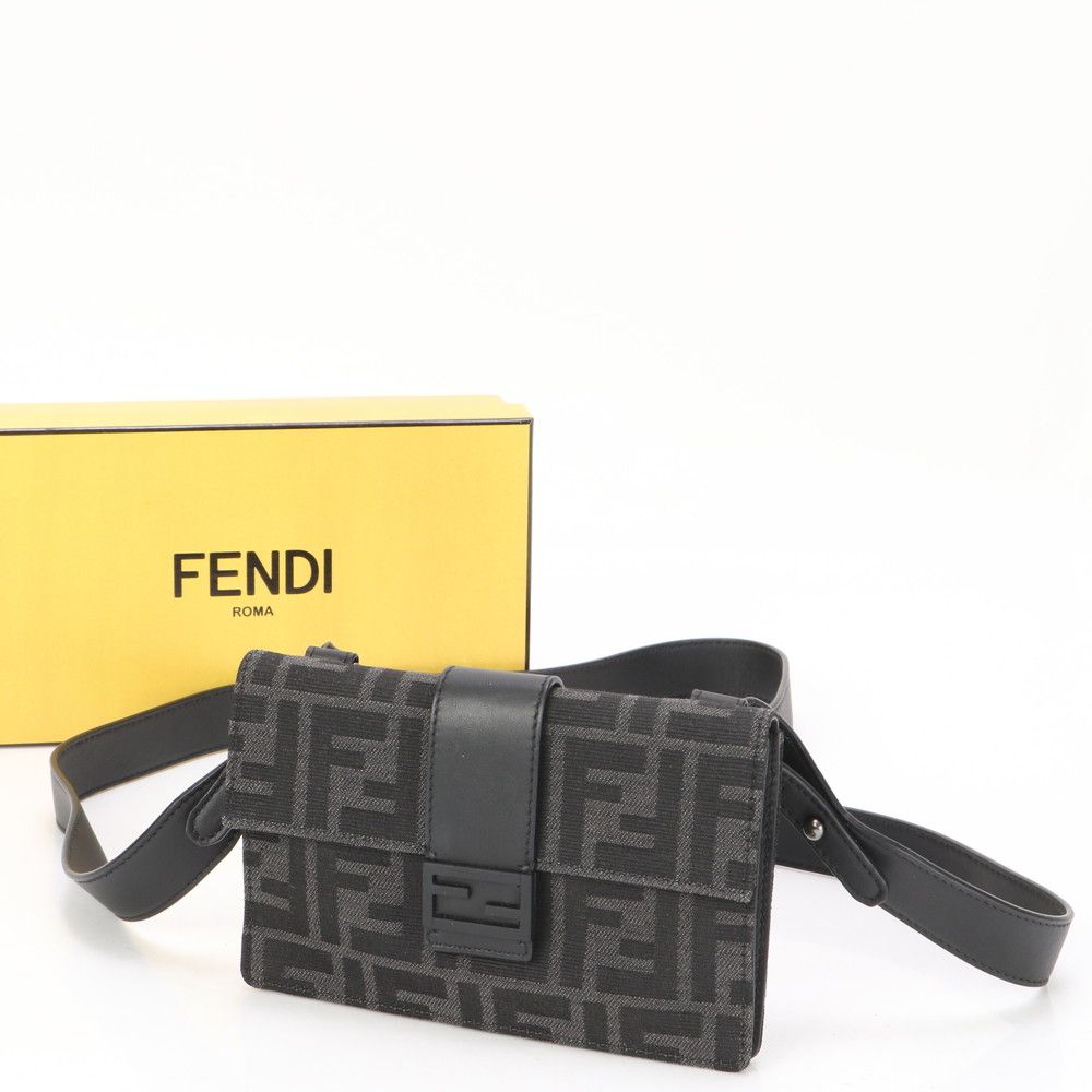 未使用 フェンディ ズッカ FF コンパクト レザー×キャンバス
