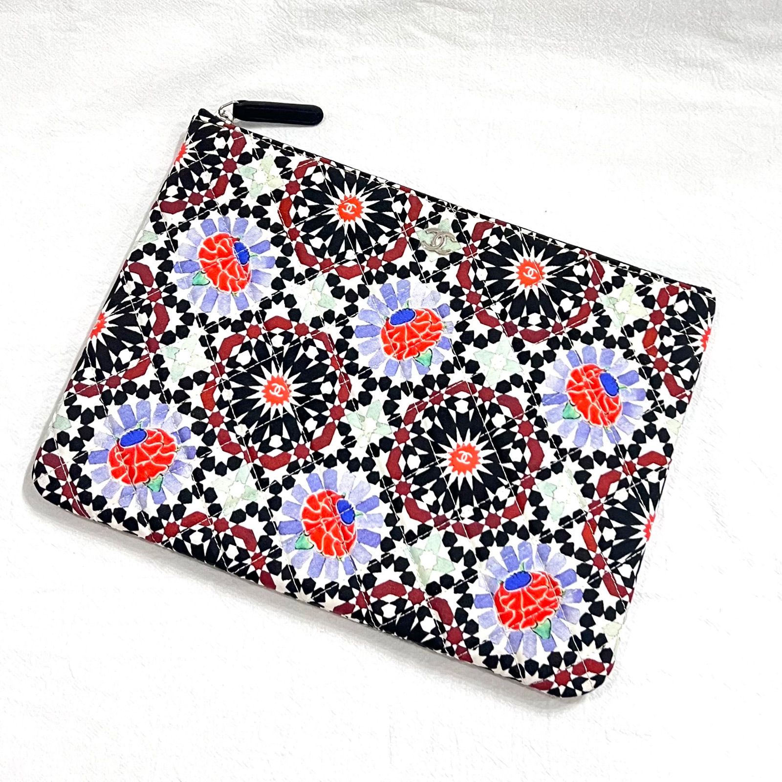 CHANEL フラワー柄 クラッチバッグ CHANEL フラワー柄 クラッチバッグ