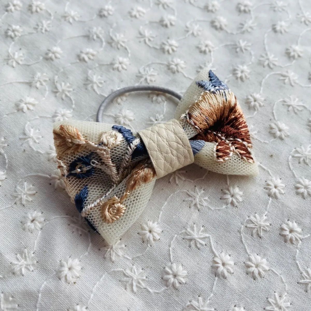 𝒩𝑜.17 インド刺繍 リボンヘアゴム 【キッズ ベビー】 - メルカリ