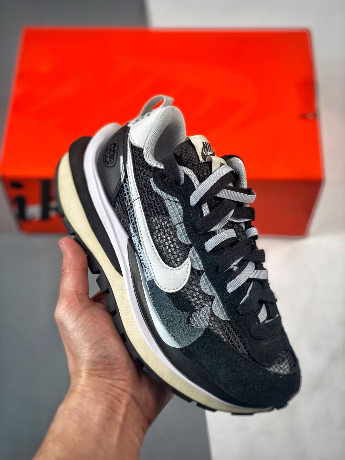 ✨大特価✨ナイキ Sacai x Nike VaporWaffle black and white スニーカー