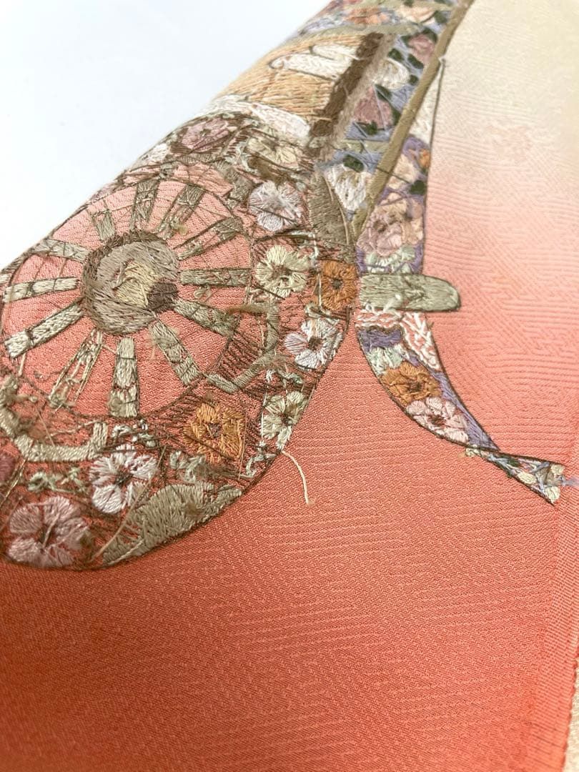 付け下げ 蘇州刺繍 相良刺繍 金彩 紋意匠 正絹 反物 - メルカリ 付け下げ 蘇州刺繍 相良刺繍 金彩 紋意匠 正絹 反物 - メルカリ