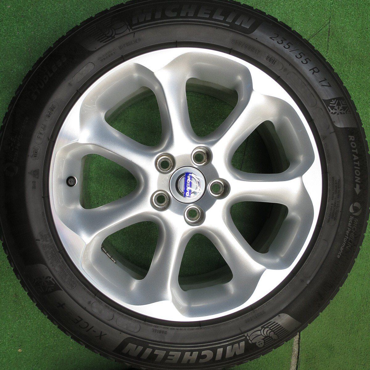 キレイ☆ボルボ V60 CC 純正 235/55R17 スタッドレス ミシュラン X 
