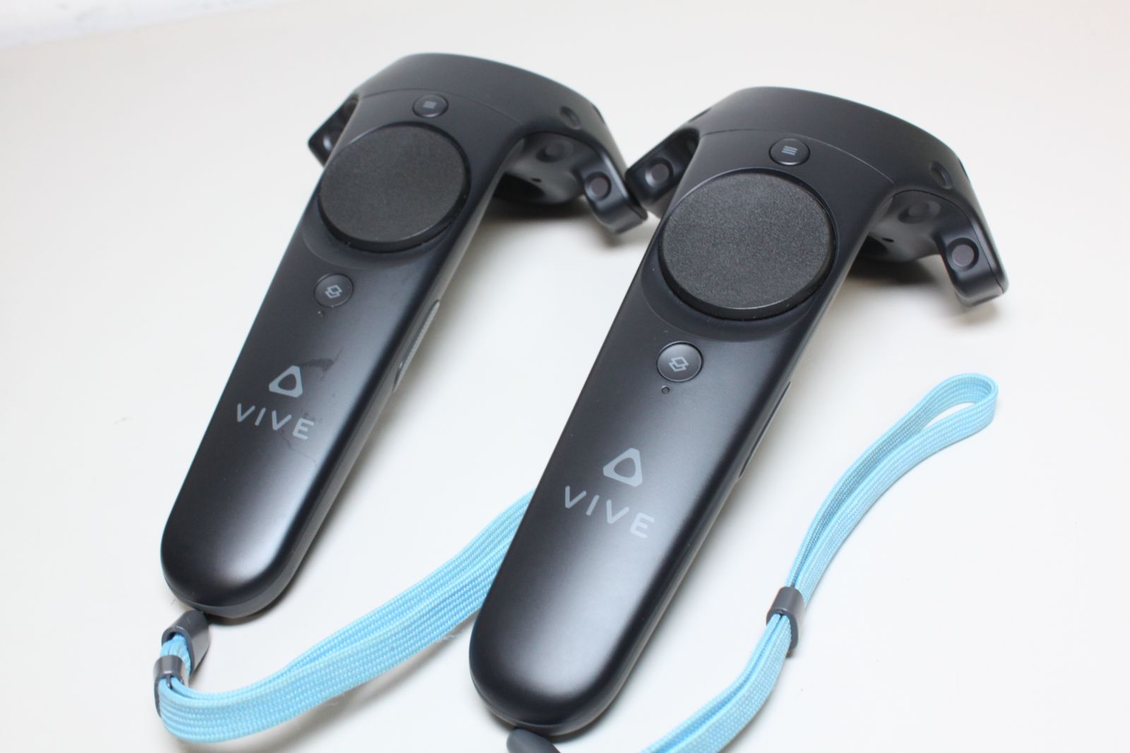 美品 HTC VIVE PRO スターターキット VRヘッドマウントディスプレイ  