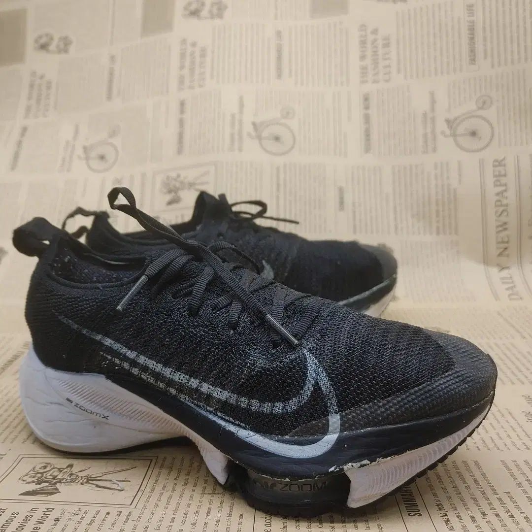 NIKE(ナイキ) エアズーム テンポ ネクスト レディースランニングシューズ 235