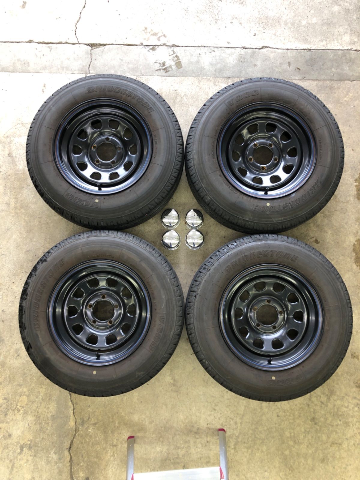 195|80R15 107|105L LT ハイエース ハイラックス 15インチ 7JJ 5H 114.3 20ぐらい デイトナ