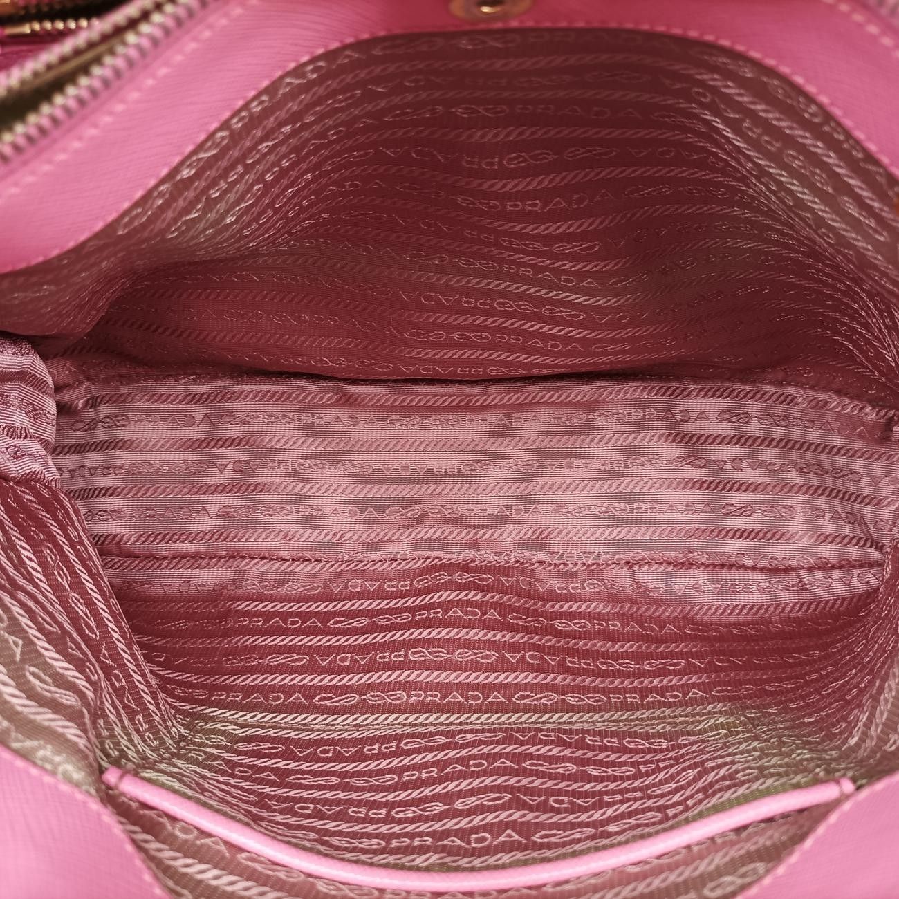 プラダPradaガレリアピンクサフィアーノレザーBN187425