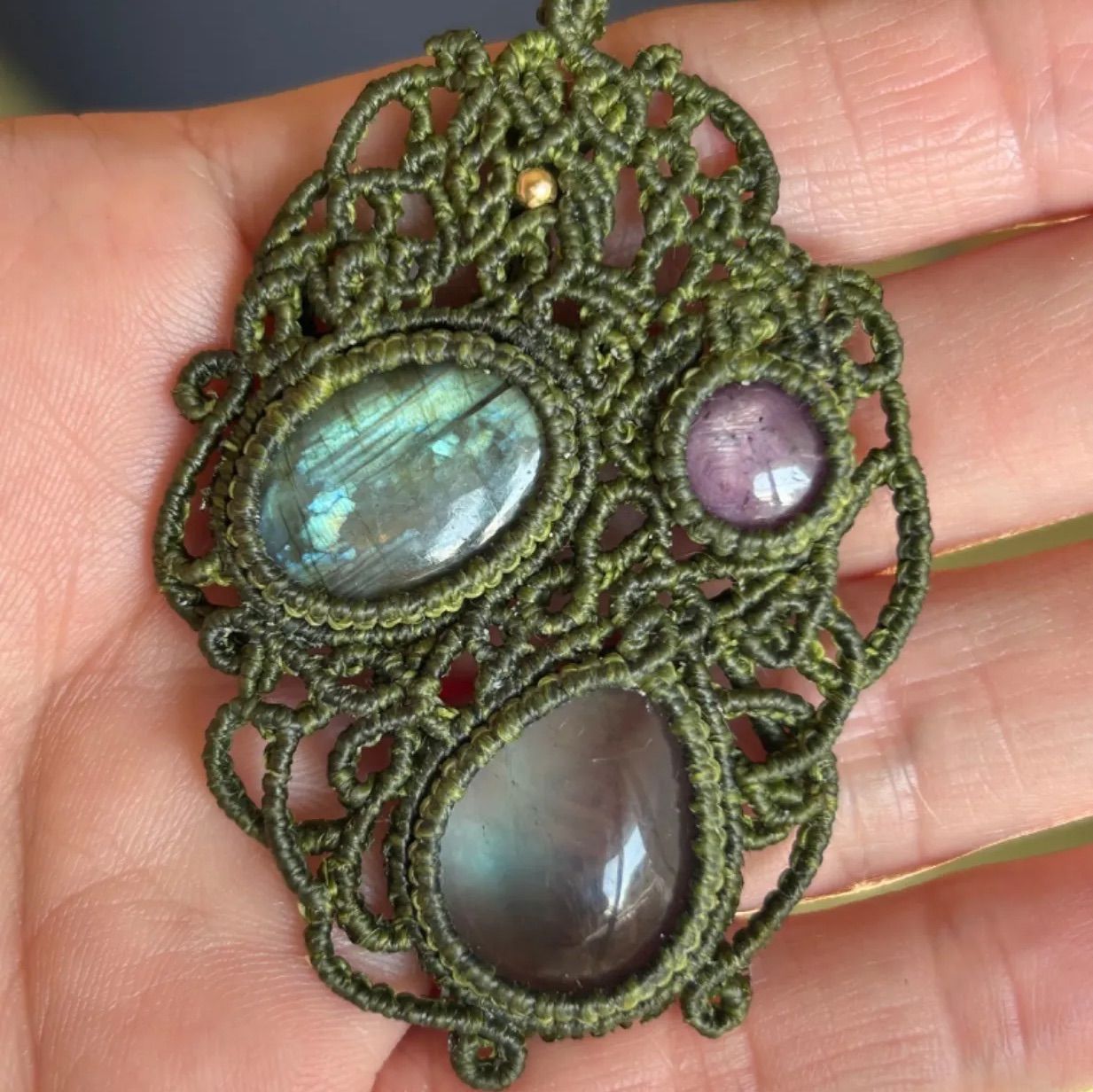 ルビー、フローライト、ラブラドライトのマクラメネックレス ストア